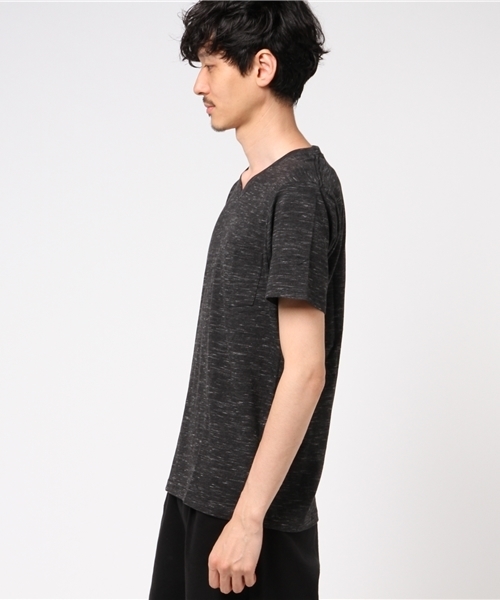 Denime(ドゥニーム)の「ダン染めVネックTシャツ(Tシャツ/カットソー・メンズ・ブルー/グリーン/レッド/ブラック/オートミール・X-LARGE/LARGE/SMALL/MEDIUM)」の9枚目の写真