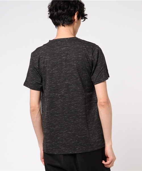 Denime(ドゥニーム)の「ダン染めVネックTシャツ(Tシャツ/カットソー・メンズ・ブルー/グリーン/レッド/ブラック/オートミール・X-LARGE/LARGE/SMALL/MEDIUM)」の8枚目の写真