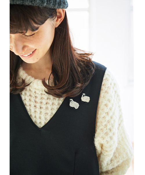 Sunny clouds（サニークラウズ）の「サニークラウズ　アルパカなのにひつじのセーター＜レディース＞（ニット/セーター・レディース・オフホワイト・LARGE/MEDIUM/X-LARGE）」の2枚目の写真