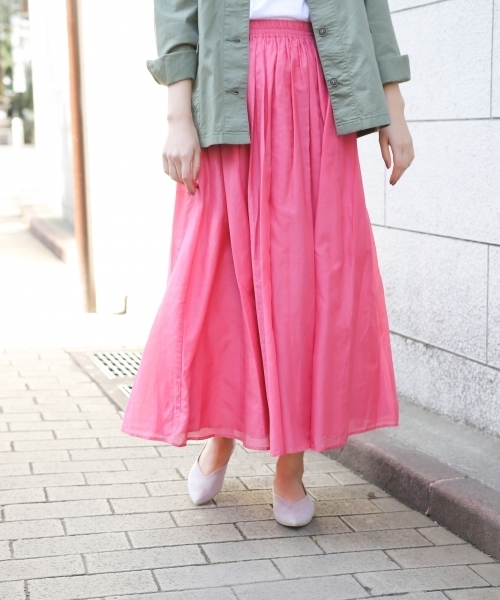 laboratory work（ラボラトリーワーク）の「コットンシルクカラーマキシスカート【WEB限定カラーあり】（スカート・レディース・グリーン/ピンク/イエロー/ネイビー/ラベンダー/ブルー系その他・M/MEDIUM）」の2枚目の写真