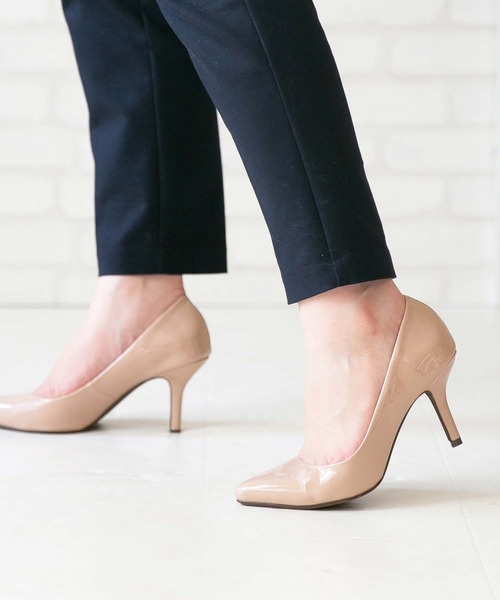 menue（メヌエ）の「ポインテッドトゥ 美脚魅せ 8cmヒールパンプス（パンプス・レディース・アイボリー/ピンクベージュ/グレイッシュベージュ/ブラック/スモークピンク/ベージュ系その他/ブラック系その他/ホワイト/グリーン系その他/レッド系その他/ライトグレー/ネイビー/ブラウン系その他・21.5cm/25.5cm/22.5cm/23.5cm/22.0cm/23.0cm/24.5cm/25.0cm/26.0cm/26.5cm/24.0cm/27.0cm/21.0cm）」の17枚目の写真