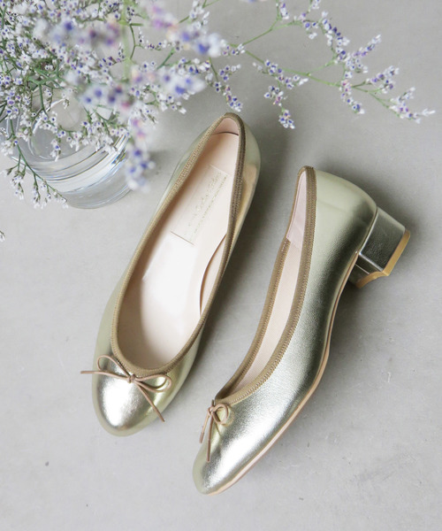 Carlie e felice（カーリーエフェリーチェ）の「【晴雨兼用】ラウンドトゥレインパンプス【Carlie e felice/カーリーエフェリーチェ】（パンプス・レディース・ブラック/レッド/ブラウン系その他/ゴールド/シルバー/グレイッシュブルー・22.5cm/23.5cm/24.5cm/23.0cm/24.0cm/22.0cm/25.0cm）」の6枚目の写真