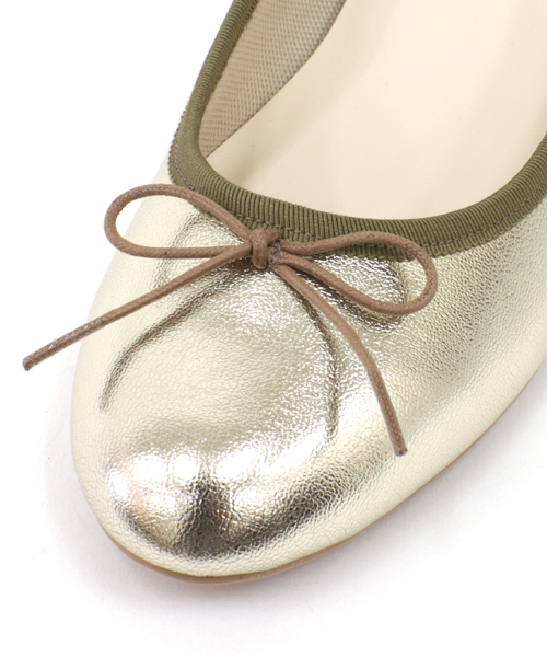 Carlie e felice（カーリーエフェリーチェ）の「【晴雨兼用】ラウンドトゥレインパンプス【Carlie e felice/カーリーエフェリーチェ】（パンプス・レディース・ブラック/レッド/ブラウン系その他/ゴールド/シルバー/グレイッシュブルー・22.5cm/23.5cm/24.5cm/23.0cm/24.0cm/22.0cm/25.0cm）」の10枚目の写真