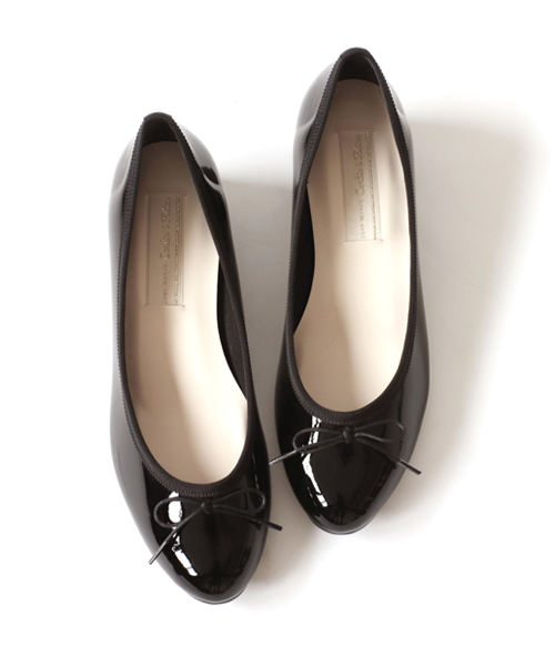 Carlie e felice（カーリーエフェリーチェ）の「【晴雨兼用】ラウンドトゥレインパンプス【Carlie e felice/カーリーエフェリーチェ】（パンプス・レディース・ブラック/レッド/ブラウン系その他/ゴールド/シルバー/グレイッシュブルー・22.5cm/23.5cm/24.5cm/23.0cm/24.0cm/22.0cm/25.0cm）」の11枚目の写真