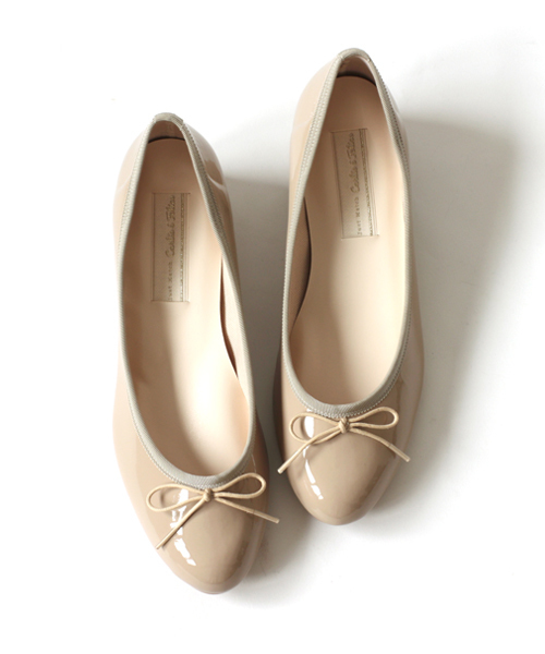 Carlie e felice（カーリーエフェリーチェ）の「【晴雨兼用】ラウンドトゥレインパンプス【Carlie e felice/カーリーエフェリーチェ】（パンプス・レディース・ブラック/レッド/ブラウン系その他/ゴールド/シルバー/グレイッシュブルー・22.5cm/23.5cm/24.5cm/23.0cm/24.0cm/22.0cm/25.0cm）」の12枚目の写真