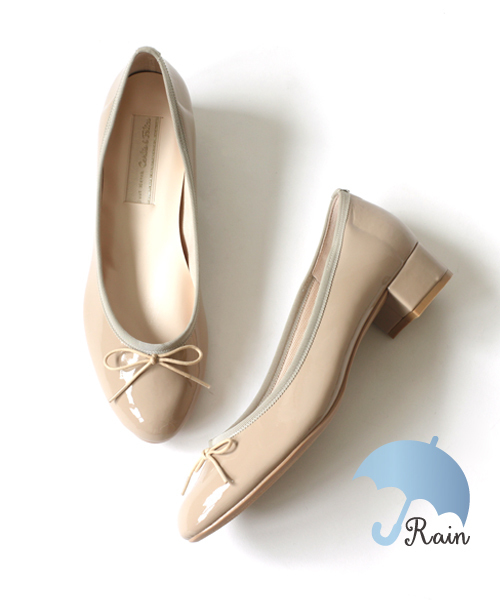 Carlie e felice（カーリーエフェリーチェ）の「【晴雨兼用】ラウンドトゥレインパンプス【Carlie e felice/カーリーエフェリーチェ】（パンプス・レディース・ブラック/レッド/ブラウン系その他/ゴールド/シルバー/グレイッシュブルー・22.5cm/23.5cm/24.5cm/23.0cm/24.0cm/22.0cm/25.0cm）」の18枚目の写真