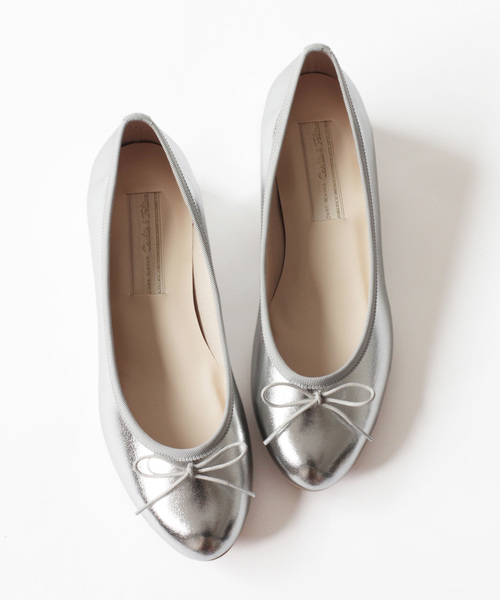 Carlie e felice（カーリーエフェリーチェ）の「【晴雨兼用】ラウンドトゥレインパンプス【Carlie e felice/カーリーエフェリーチェ】（パンプス・レディース・ブラック/レッド/ブラウン系その他/ゴールド/シルバー/グレイッシュブルー・22.5cm/23.5cm/24.5cm/23.0cm/24.0cm/22.0cm/25.0cm）」の21枚目の写真