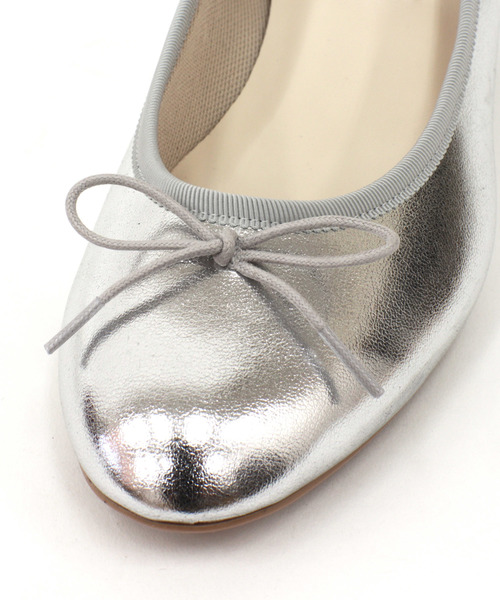 Carlie e felice（カーリーエフェリーチェ）の「【晴雨兼用】ラウンドトゥレインパンプス【Carlie e felice/カーリーエフェリーチェ】（パンプス・レディース・ブラック/レッド/ブラウン系その他/ゴールド/シルバー/グレイッシュブルー・22.5cm/23.5cm/24.5cm/23.0cm/24.0cm/22.0cm/25.0cm）」の22枚目の写真