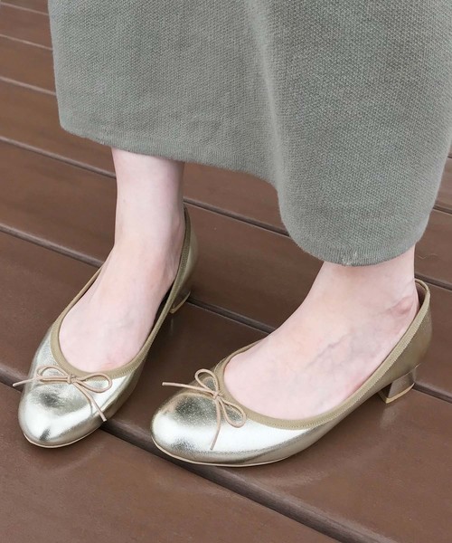 Carlie e felice（カーリーエフェリーチェ）の「【晴雨兼用】ラウンドトゥレインパンプス【Carlie e felice/カーリーエフェリーチェ】（パンプス・レディース・ブラック/レッド/ブラウン系その他/ゴールド/シルバー/グレイッシュブルー・22.5cm/23.5cm/24.5cm/23.0cm/24.0cm/22.0cm/25.0cm）」の20枚目の写真