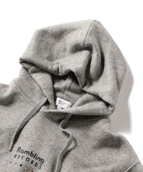MEN'S BIGI（メンズビギ）の「【Rambling RECORDS×MEN'S BIGI】ロゴプリントパーカー（パーカー・メンズ・ホワイト/ブラック/グレー・S/M/L）」の13枚目の写真