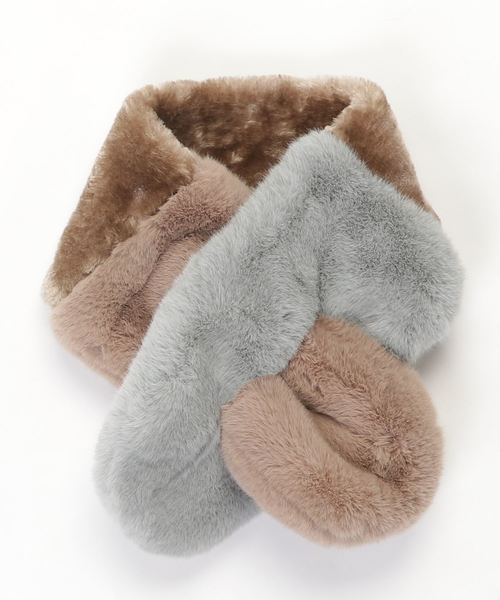 POU DOU DOU(プードゥドゥ)の「パッチワークファーマフラー(マフラー・レディース・グレー/アイボリー・8)」の2枚目の写真