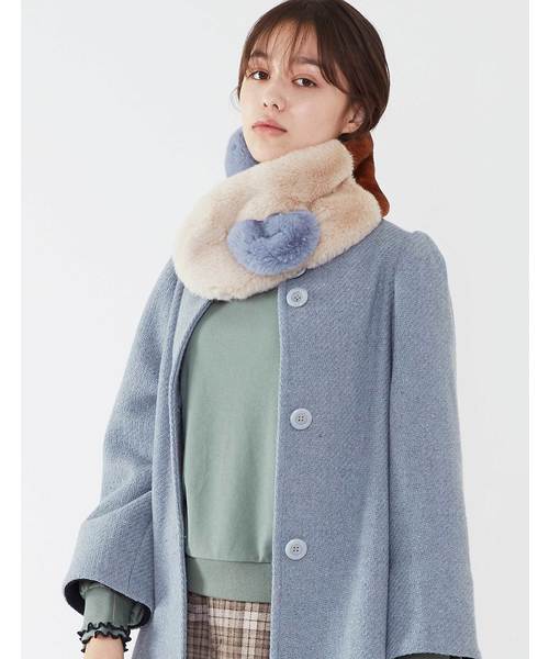 POU DOU DOU(プードゥドゥ)の「パッチワークファーマフラー(マフラー・レディース・グレー/アイボリー・8)」の1枚目の写真