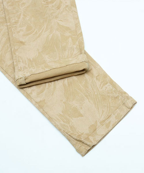 KATHARINE HAMNETT LONDON （キャサリンハムネットロンドン）の「BOTANICAL GARDEN PRINT / プリントパンツ（スラックス・メンズ・ホワイト/ブラック/ベージュ・SMALL/MEDIUM/AL/LARGE）」の9枚目の写真