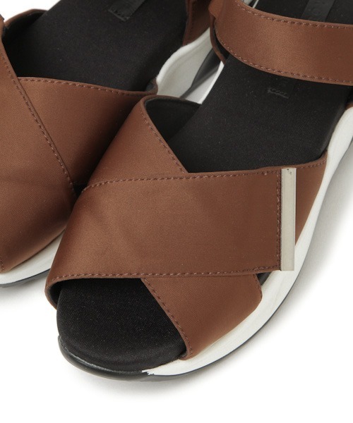 PAGEBOY（ページボーイ）の「クロスダイバーサンダル（サンダル・レディース・ブラック/ダークブラウン/オフホワイト・MEDIUM/SMALL/LARGE）」の4枚目の写真