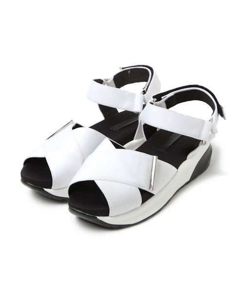 PAGEBOY（ページボーイ）の「クロスダイバーサンダル（サンダル・レディース・ブラック/ダークブラウン/オフホワイト・MEDIUM/SMALL/LARGE）」の5枚目の写真