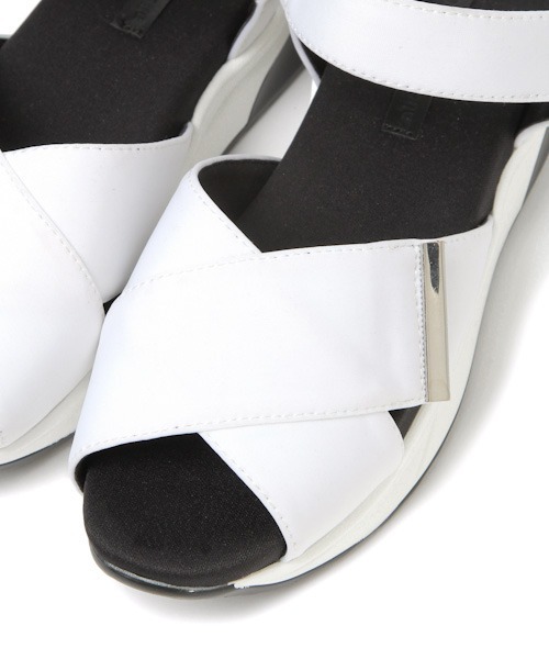 PAGEBOY（ページボーイ）の「クロスダイバーサンダル（サンダル・レディース・ブラック/ダークブラウン/オフホワイト・MEDIUM/SMALL/LARGE）」の19枚目の写真