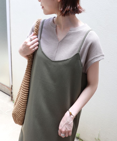 andme(アンドミー)の「ワッフルフレンチスリーブキーネックTシャツ(Tシャツ/カットソー・レディース・チャコールグレー/アイボリー/グレー系その他/ブラック/ベージュ・M)」の7枚目の写真