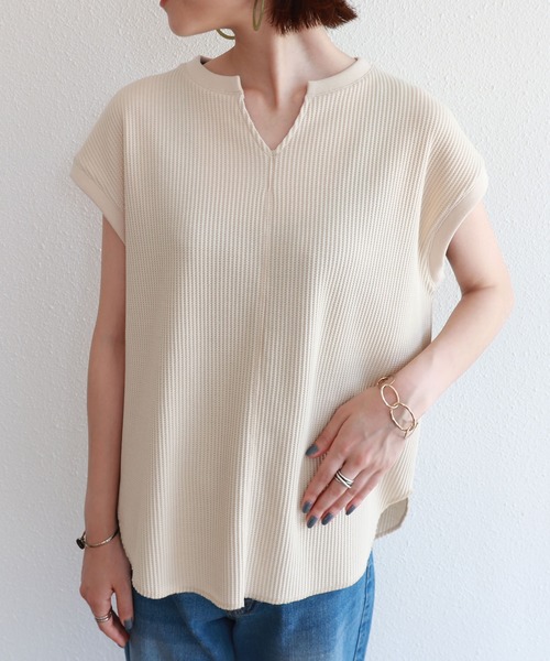 andme(アンドミー)の「ワッフルフレンチスリーブキーネックTシャツ(Tシャツ/カットソー・レディース・チャコールグレー/アイボリー/グレー系その他/ブラック/ベージュ・M)」の11枚目の写真