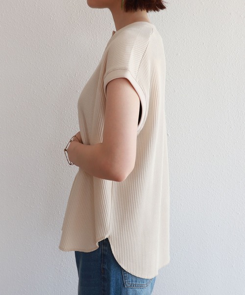 andme(アンドミー)の「ワッフルフレンチスリーブキーネックTシャツ(Tシャツ/カットソー・レディース・チャコールグレー/アイボリー/グレー系その他/ブラック/ベージュ・M)」の12枚目の写真