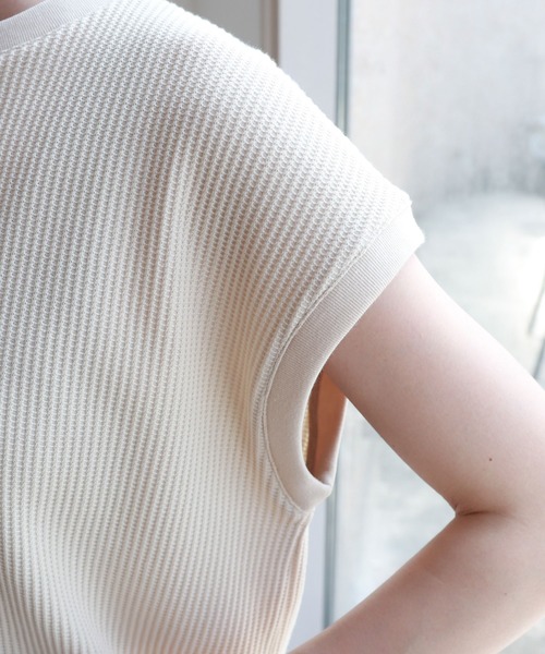andme(アンドミー)の「ワッフルフレンチスリーブキーネックTシャツ(Tシャツ/カットソー・レディース・チャコールグレー/アイボリー/グレー系その他/ブラック/ベージュ・M)」の15枚目の写真