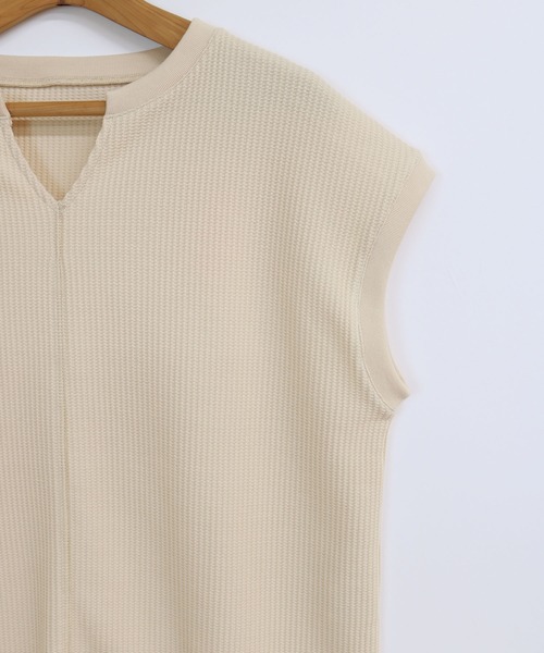 andme(アンドミー)の「ワッフルフレンチスリーブキーネックTシャツ(Tシャツ/カットソー・レディース・チャコールグレー/アイボリー/グレー系その他/ブラック/ベージュ・M)」の19枚目の写真