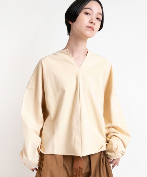 RNA-N（アールエヌエーエヌ）の「M1482 プレーティング天竺キーネックプルオーバー（Tシャツ/カットソー・レディース・オフホワイト/オリーブ/ベージュ・MEDIUM）」の10枚目の写真