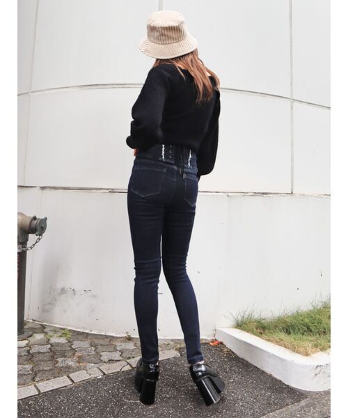 EMODA(エモダ)の「【EMODA×ゆきりぬ】バックコルセットハイウエストパギンス(デニムパンツ・レディース・ブラック/インディゴブルー・X-SMALL/SMALL/MEDIUM)」の6枚目の写真