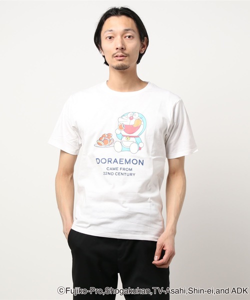 LB/S （エルビーエス）の「【ドラえもん】プリントＴシャツ（Tシャツ/カットソー・メンズ・ホワイト×パープル/スカイブルー/ホワイト×レッド/ライトブルー/ホワイト×イエロー/ホワイト×ピンク/ロイヤルブルー/ネイビー/ブルー/ホワイト×ネイビー/ダークブルー/ホワイト×ブラック/ホワイト×ブルー・MEDIUM/SMALL/LARGE）」の2枚目の写真