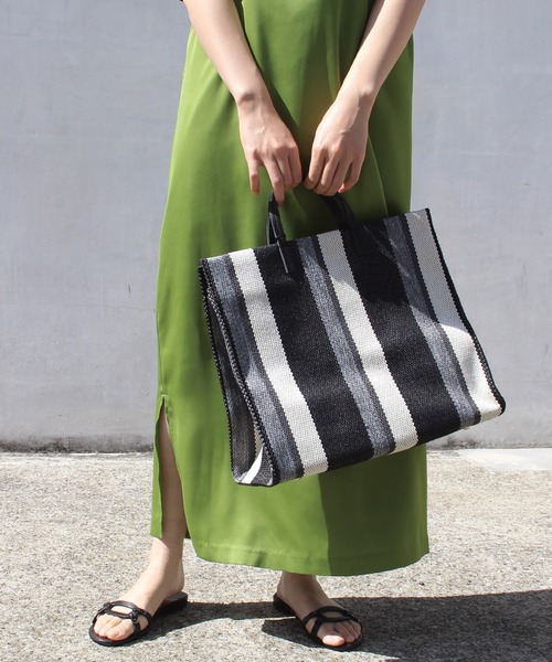 LAVEANGE（ラビアンジェ）の「[A4サイズ対応][2WAY] ストライプトートバッグ /ショルダーバッグ（トートバッグ・レディース・ブラック/ベージュ/グリーン・FREE）」の2枚目の写真