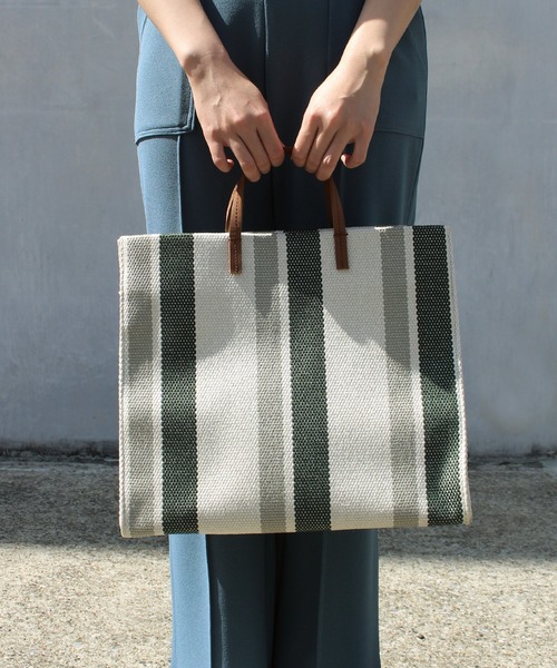 LAVEANGE（ラビアンジェ）の「[A4サイズ対応][2WAY] ストライプトートバッグ /ショルダーバッグ（トートバッグ・レディース・ブラック/ベージュ/グリーン・FREE）」の14枚目の写真