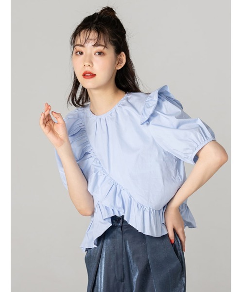 fifth calin(フィフスカラン)の「ななめフリルブラウス(シャツ/ブラウス・レディース・ホワイト/ブルー・MEDIUM)」の2枚目の写真