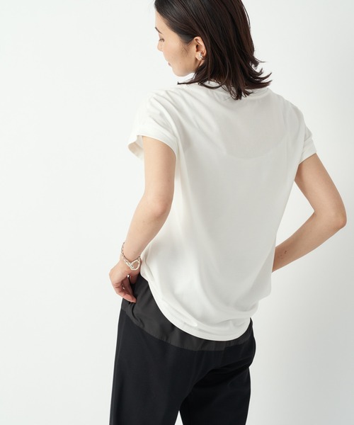 RIVE DROITE（リヴドロワ）の「デコルテの抜け感が小顔効果に　プレーティング天竺Vネックカットソー（Tシャツ/カットソー・レディース・オフホワイト/ブラック/バーガンディー・FREE）」の7枚目の写真