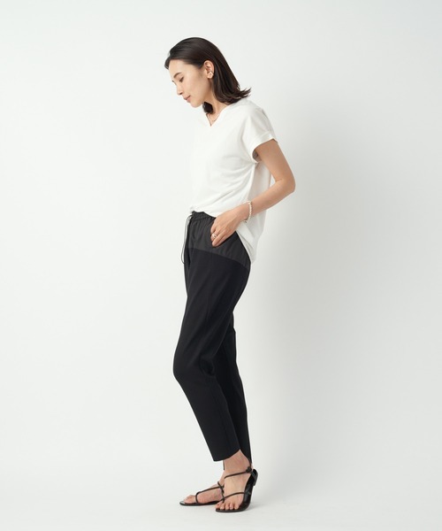 RIVE DROITE（リヴドロワ）の「デコルテの抜け感が小顔効果に　プレーティング天竺Vネックカットソー（Tシャツ/カットソー・レディース・オフホワイト/ブラック/バーガンディー・FREE）」の9枚目の写真