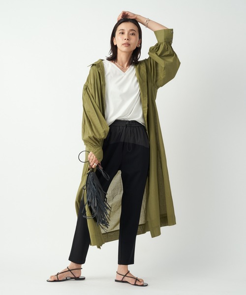 RIVE DROITE（リヴドロワ）の「デコルテの抜け感が小顔効果に　プレーティング天竺Vネックカットソー（Tシャツ/カットソー・レディース・オフホワイト/ブラック/バーガンディー・FREE）」の12枚目の写真