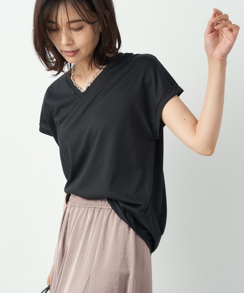 RIVE DROITE（リヴドロワ）の「デコルテの抜け感が小顔効果に　プレーティング天竺Vネックカットソー（Tシャツ/カットソー・レディース・オフホワイト/ブラック/バーガンディー・FREE）」の14枚目の写真