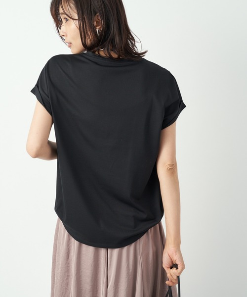 RIVE DROITE（リヴドロワ）の「デコルテの抜け感が小顔効果に　プレーティング天竺Vネックカットソー（Tシャツ/カットソー・レディース・オフホワイト/ブラック/バーガンディー・FREE）」の16枚目の写真