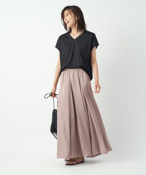 RIVE DROITE（リヴドロワ）の「デコルテの抜け感が小顔効果に　プレーティング天竺Vネックカットソー（Tシャツ/カットソー・レディース・オフホワイト/ブラック/バーガンディー・FREE）」の18枚目の写真