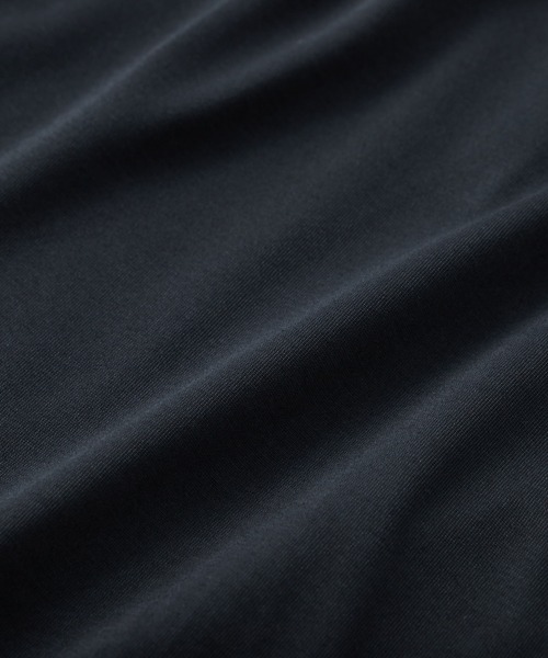 RIVE DROITE（リヴドロワ）の「デコルテの抜け感が小顔効果に　プレーティング天竺Vネックカットソー（Tシャツ/カットソー・レディース・オフホワイト/ブラック/バーガンディー・FREE）」の20枚目の写真