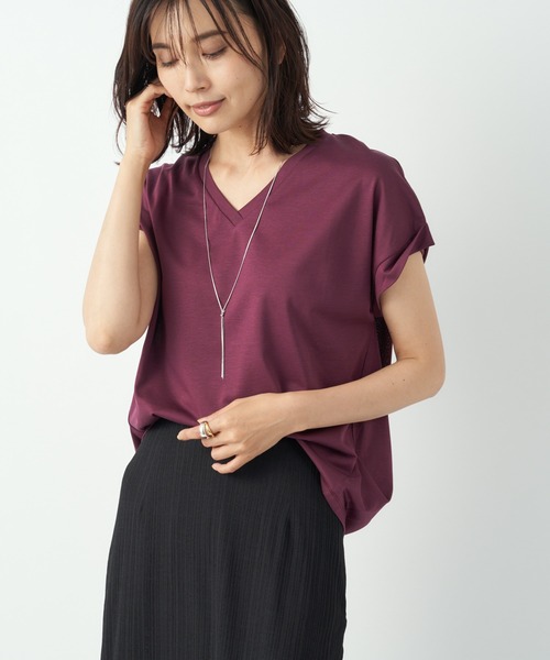 RIVE DROITE（リヴドロワ）の「デコルテの抜け感が小顔効果に　プレーティング天竺Vネックカットソー（Tシャツ/カットソー・レディース・オフホワイト/ブラック/バーガンディー・FREE）」の21枚目の写真