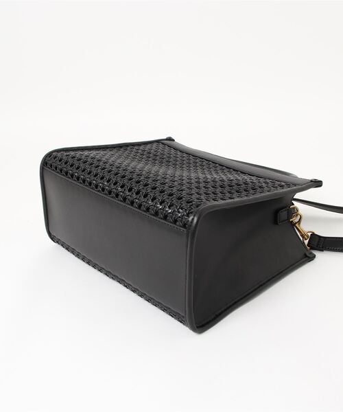 CHARLES & KEITH（チャールズ & キース）の「ウーブンダブルハンドル トートバッグ / Woven Double Handle Tote Bag（トートバッグ・レディース・ホワイト/ブラック/ブラウン・M）」の5枚目の写真