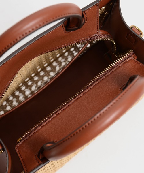 CHARLES & KEITH（チャールズ & キース）の「ウーブンダブルハンドル トートバッグ / Woven Double Handle Tote Bag（トートバッグ・レディース・ホワイト/ブラック/ブラウン・M）」の22枚目の写真