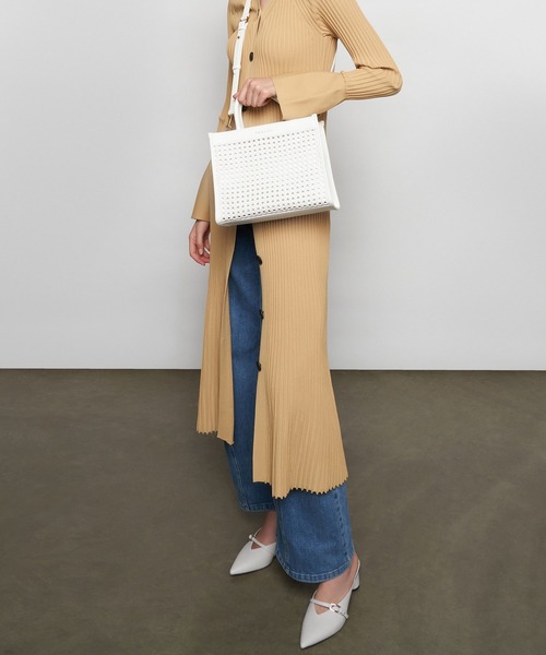 CHARLES & KEITH（チャールズ & キース）の「ウーブンダブルハンドル トートバッグ / Woven Double Handle Tote Bag（トートバッグ・レディース・ホワイト/ブラック/ブラウン・M）」の12枚目の写真