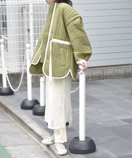 w closet（ダブルクローゼット）の「縦ステッチキルティング袖取り外しジャケット（ノーカラージャケット・レディース・カーキ/アイボリー・FREE）」の11枚目の写真