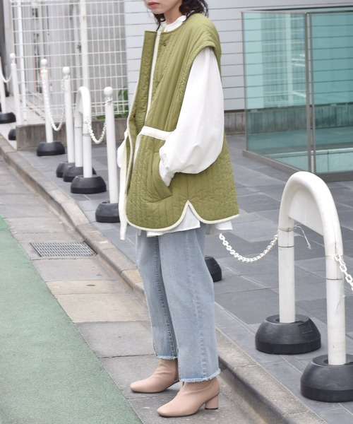 w closet（ダブルクローゼット）の「縦ステッチキルティング袖取り外しジャケット（ノーカラージャケット・レディース・カーキ/アイボリー・FREE）」の9枚目の写真