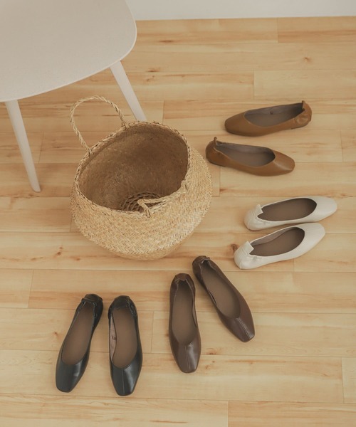 SENSE OF PLACE by URBAN RESEARCH（センスオブプレイスバイアーバンリサーチ）の「スクエアトウセンターシームフラットシューズ（パンプス・レディース・ブラック/アイボリー/マスタード/ブラウン・LARGE/SMALL/MEDIUM）」の15枚目の写真