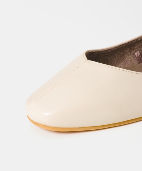 SENSE OF PLACE by URBAN RESEARCH（センスオブプレイスバイアーバンリサーチ）の「スクエアトウセンターシームフラットシューズ（パンプス・レディース・ブラック/アイボリー/マスタード/ブラウン・LARGE/SMALL/MEDIUM）」の10枚目の写真