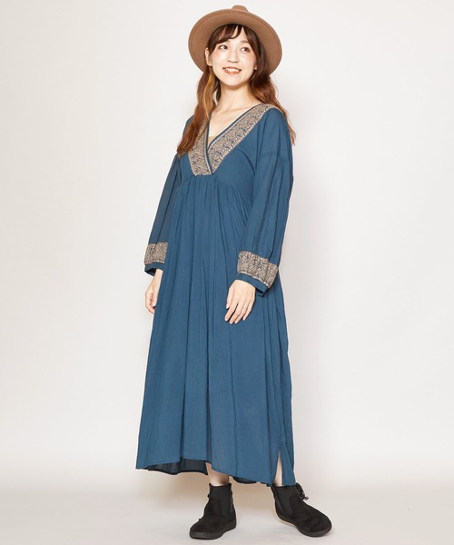 チャイハネ（チャイハネ）の「【チャイハネ】ジプラー刺繍カシュクールワンピース（ワンピース・レディース・ホワイト/オレンジ/ブルー・FREE）」の2枚目の写真