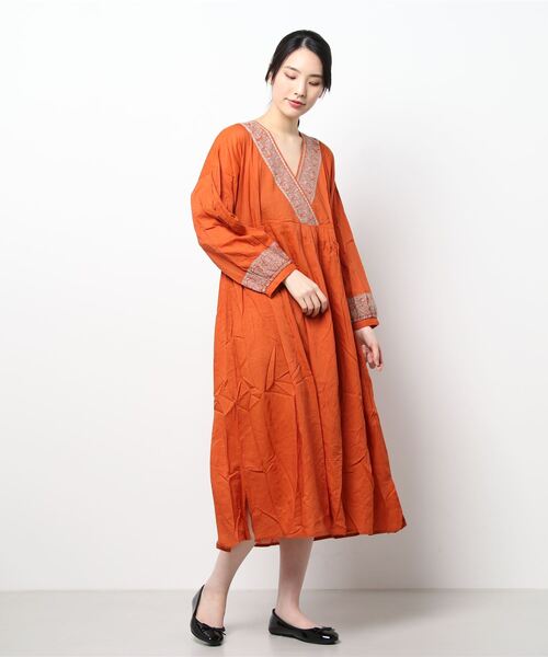 チャイハネ（チャイハネ）の「【チャイハネ】ジプラー刺繍カシュクールワンピース（ワンピース・レディース・ホワイト/オレンジ/ブルー・FREE）」の6枚目の写真