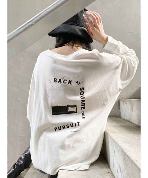 EMODA（エモダ）の「バックアートバルキートップ（Tシャツ/カットソー・レディース・ホワイト/ブラック/パープル・FREE）」の2枚目の写真