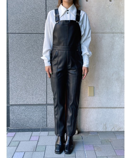 ENVYM（アンビー）の「レザーライクサロペット（つなぎ/オールインワン・レディース・アイボリー/ブラック・FREE）」の12枚目の写真